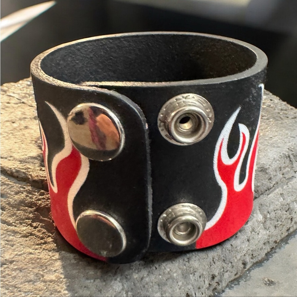 Flame Design Leather Cuff Bracelet - Picture 2 of 3